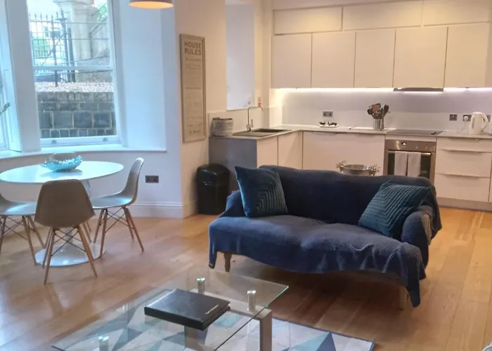 Beaufort House From Your דירה בריסטול