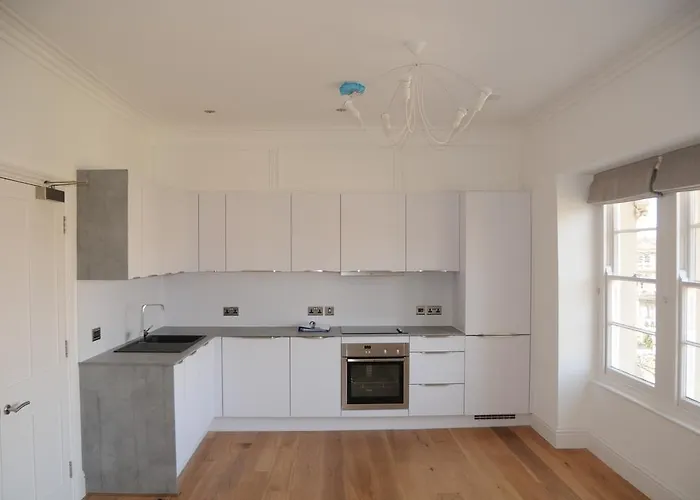 Beaufort House From Your * בריסטול