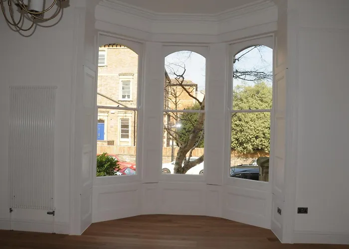 Beaufort House From Your * בריסטול