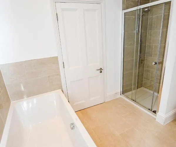 Beaufort House From Your דירה בריסטול