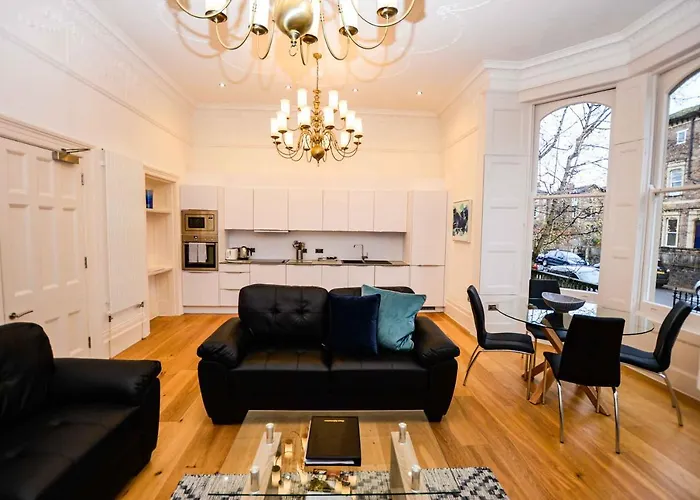 Beaufort House From Your דירה בריסטול