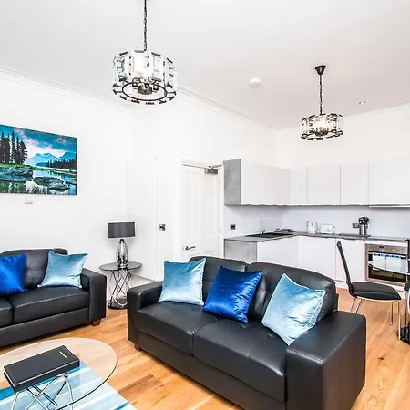 Appartamento Beaufort House From Your